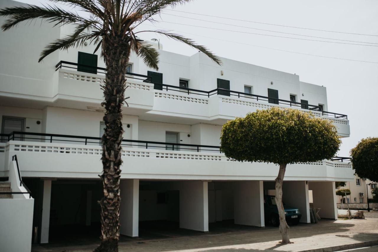 Ovis Hotel Apartments Agia Napa Exterior foto