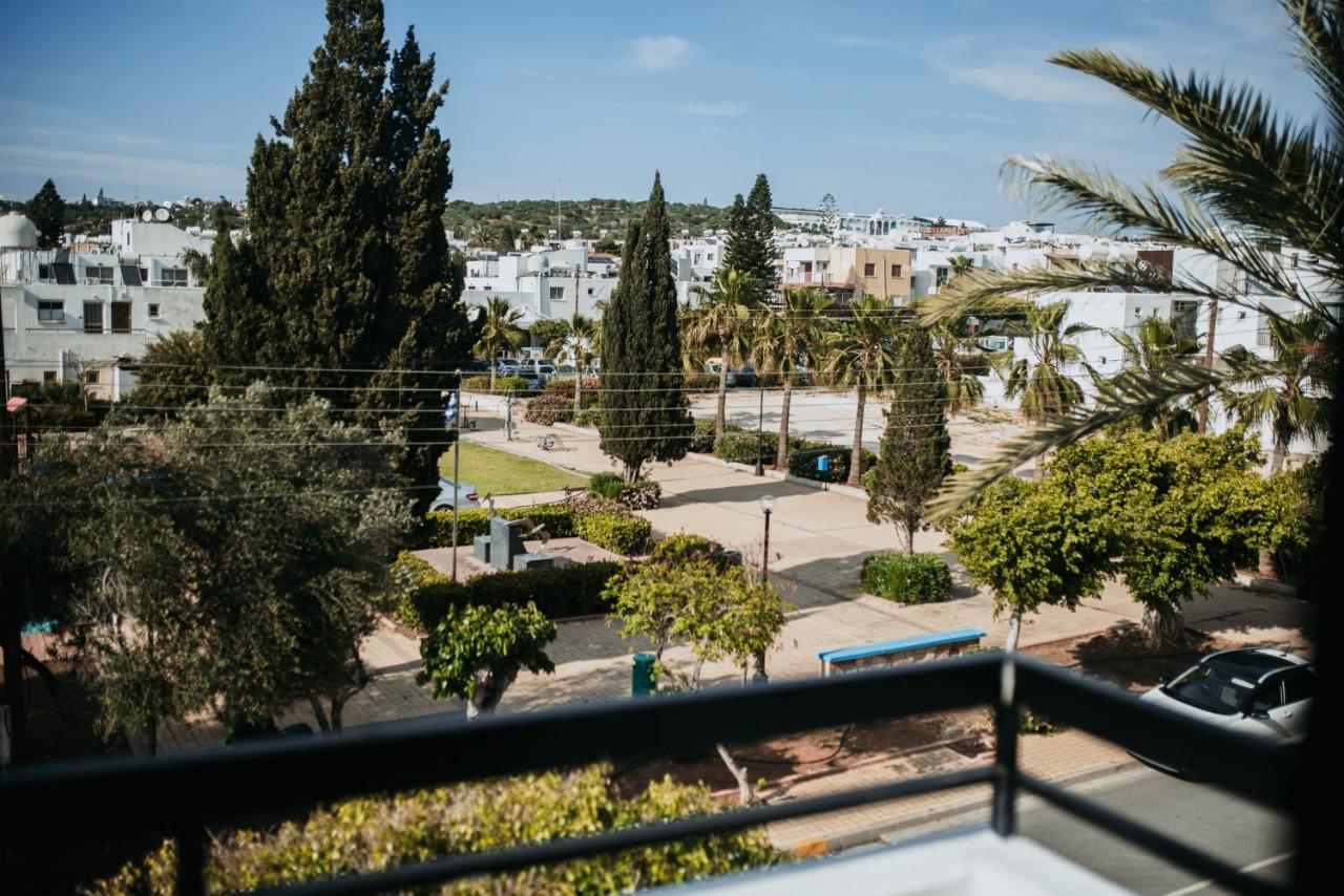 Ovis Hotel Apartments Agia Napa Exterior foto